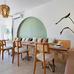 Meshk Airport Hotel 3*