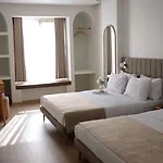 Meshk Airport Hotel 3*