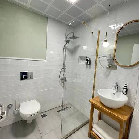 Meshk Airport Hotel 3*