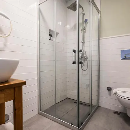 Meshk Airport Hotel 3*