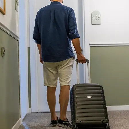 ホテル Meshk Airport