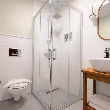 ホテル Meshk Airport 3*