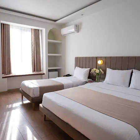 Meshk Airport Hotel 3*